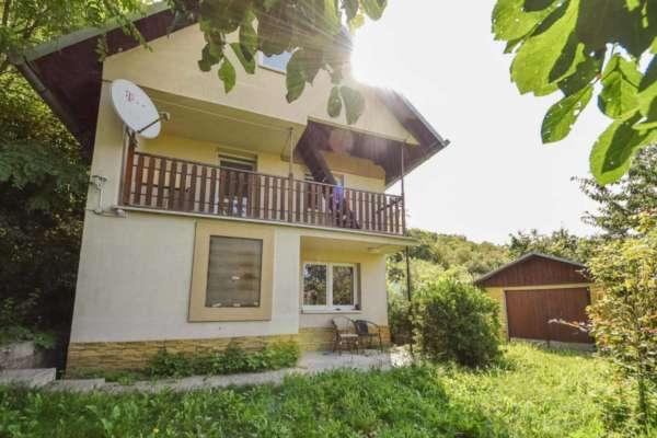 PEKNÁ NEHNUTEĽNOSŤ s KRBOM a GARÁŽOU, ŠÍPKOVÁ ul., KOŠICE-VYŠNÉ OPÁTSKE