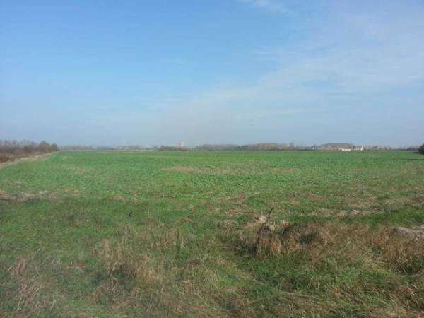 ROVINATÝ POZEMOK v OBCI PERÍN-CHYM, 32520 m2